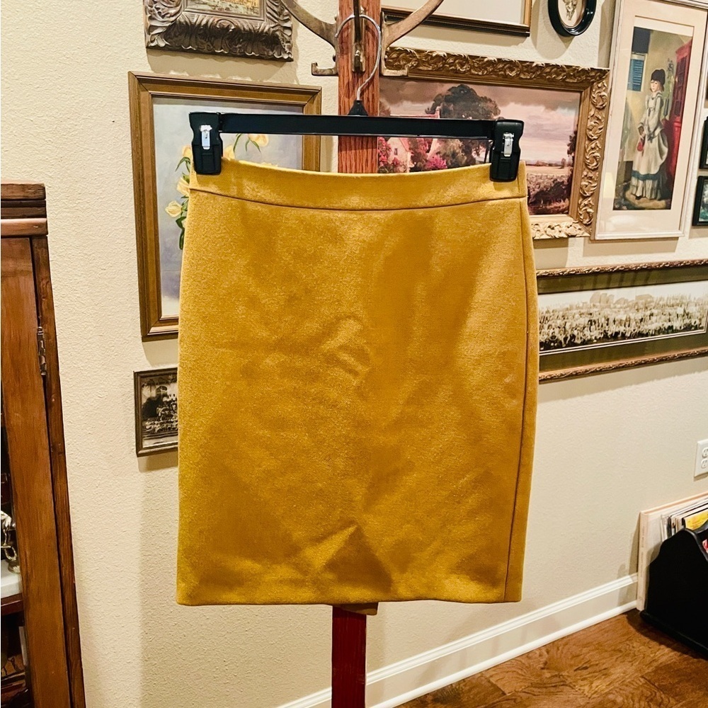 J. Crew 100% wool pencil skirt fully lined SZ 0 mustard yellow quiet luxury - Picture 2 of 7